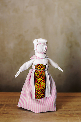 포토 JPG 해외이미지 전통 디자인 드레스 여자 문화 인형 장난 엄마 관리 창조 선물 미술 여러명 취미 사람없음 장식 장난감 수확 직물 역사 보호 복고 만들기 기념품 자수 걸레 구식 부적 옛날 우크라이나 전국 전용 핸드메이드 해외포토 옷 유럽 다수 컨셉 농업 가족 모션 문화예술 사람 청소도구 오브젝트 파일형식 이미지허브