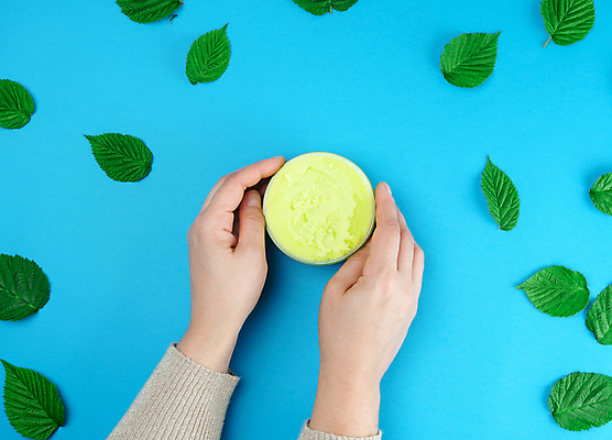 포토 JPG 해외이미지 손 잎 실내 손짓 신체부위 뷰티 화장품 크림 파란배경 해외포토 식물 백그라운드 모션 사람 내부 파란색 파일형식 이미지허브