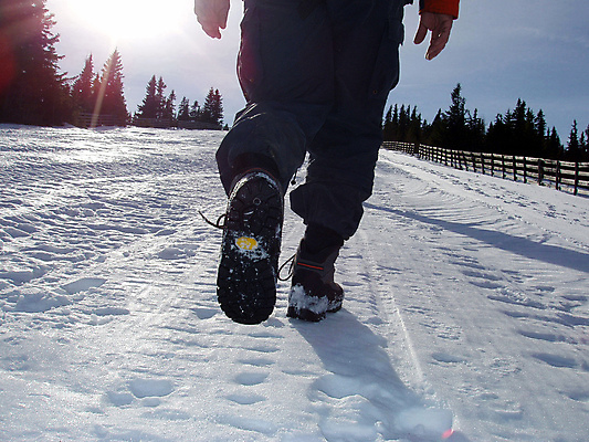 포토 JPG 해외이미지 주간 남자 겨울 휴식 산 그림자 한명 상반신 성인 야외 뒷모습 햇빛 걷기 등산 트래킹 하이킹 추위 하반신 알프스 눈내림 성인남자한명만 겨울풍경 설산 해외포토 자연요소 1 계절 유럽 뷰포인트 컨셉 모션 레저 눈_날씨 사람 풍경 태양 남자한명만 성인남자만 파일형식 이미지허브