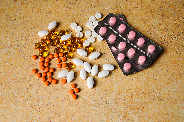 포토 JPG 해외이미지 모래 과학 백그라운드 컨셉 탁자 건강 병원 사람없음 치료 컬러풀 알약 약 고통 의사 바위 흰색 바이러스 보호 약초 질병 약국 처방 테라피 복용 전염병 진통제 화학물질 항생제 해외포토 감정 컬러 가구 의학 뷰티 의료진 돌_바위 풀_식물 화학 파일형식 이미지허브