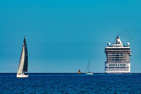 포토 JPG 해외이미지 주간 바다 요트 항해 사람없음 야외 큼 유람선 크루즈 해외포토 자연요소 배_교통 크기 파일형식 이미지허브