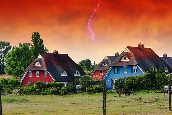 포토 JPG 해외이미지 꽃 섬 여행 건축양식 창문 자연 하늘 지붕 날씨 휴가 주택 사람없음 건물 초록색 태양 정원 시골 재산 보호 오두막 관목 묘사 북쪽 밀짚 라일락 고립 대칭 볏집 해외포토 자연요소 나무 식물 건축물 건축 컬러 컨셉 금융 짚 방향 생태계 파일형식 이미지허브