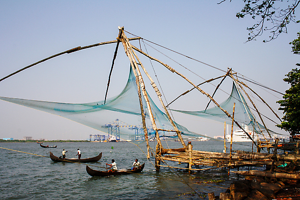 포토 JPG 해외이미지 전통 남자 아시아 바다 여행 자연 하늘 낚시 어류 사람 사람없음 목재 물 여행객 웹 중국 황혼 도시 그물 보트 성 인도인 카누 낚시꾼 케랄라주 해외포토 자연요소 외국인 나무 건축물 나라 인터넷 배_교통 재료 레저 동양인 수중동물 일몰 수상스포츠 인도_나라 생태계 파일형식 이미지허브