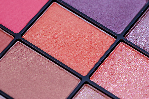 포토 JPG 해외이미지 스튜디오촬영 여자 백그라운드 컨셉 그림자 사람없음 컬러풀 뷰티 갈색 유행 검은색 페인트 화장품 화려 팔레트 우아함 상품 그늘 컨테이너 플라스틱 가루 오브젝트 패키지 아이섀도 블로거 카피스페이스 해외포토 산업 컬러 재질 실내 사람 공백 파일형식 이미지허브