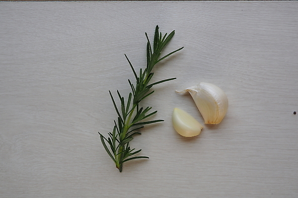 포토 JPG 해외이미지 접시 음식 재료 마늘 요리 사람없음 식사 흰색 신선 허브 로즈메리 해외포토 식물 식기 컬러 채소 파일형식 이미지허브