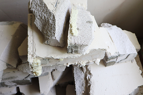 포토 JPG 해외이미지 산업 백그라운드 컨셉 건축양식 추상 설계 벽돌 건설업 사람없음 가로 쌓기 환경 힘 재활용 건설현장 변화 끝 쓰레기 폐기물 파편 땅 가득함 기회 시멘트 먼지 문제 무거움 한조각 낭비 삭제 건축업자 격파 고용 깨짐 복원 줄서기 지진 콘크리트 혼란 해외포토 1 건축 무늬 모션 구직 무게 자연재해 친환경 채용 파일형식 이미지허브