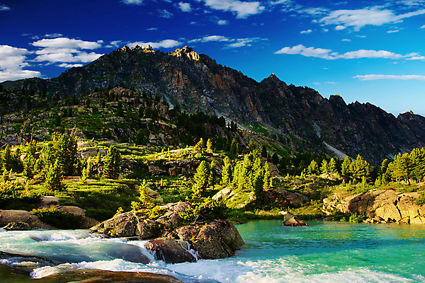 포토 JPG 해외이미지 나무 호수 자연 하늘 산 풍경 사람없음 초록색 물 여름 빛 강 햇빛 환경 계곡 맑음 일몰 저녁 숲 암초 산악지대 시베리아 웅장함 절정 터키석 해외포토 자연요소 식물 계절 컬러 날씨 태양 노을 야간 보석 생태계 파일형식 이미지허브