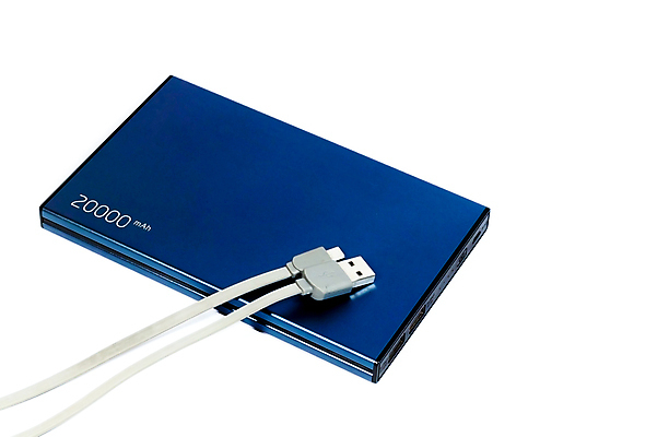 포토 JPG 해외이미지 스튜디오촬영 디자인 선 컨셉 장신구 모바일 세포 사람없음 파란색 전자제품 스마트폰 컴퓨터 사무실 디지털 힘 공백 에너지 플러그 전기에너지 USB 오브젝트 싱글 고립 베터리 요금 해외포토 컬러 비즈니스 실내 핸드폰 스마트기기 파일형식 이미지허브