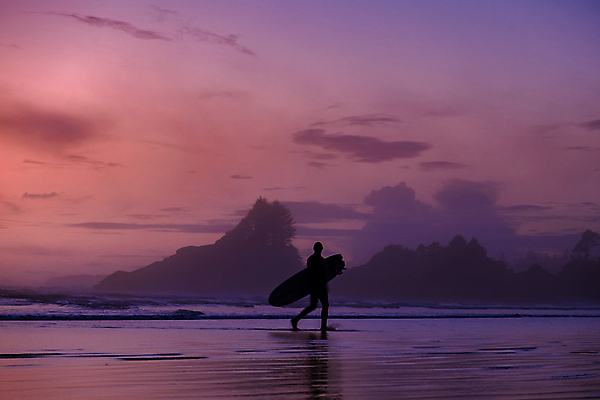 포토 JPG 해외이미지 전신 남자 실루엣 바다 섬 휴가 한명 들기 풍경 성인 야외 여름 걷기 일몰 서핑보드 서퍼 성인남자한명만 해외포토 1 계절 모션 운동선수 촬영기법 사람 노을 보드_스포츠 남자한명만 성인남자만 파일형식 이미지허브