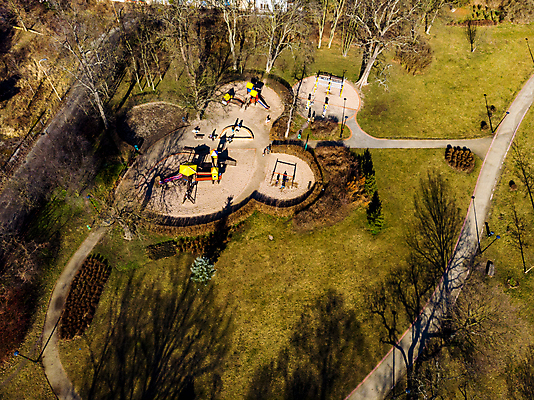 포토 JPG 해외이미지 나무 응시 공원 유럽 도로 길 여행 자국 자연 안테나 사람없음 야외 목재 초록색 환경 계곡 트래킹 보행로 정상 놀이터 숲 오솔길 폴란드 내추럴 드론 브로츠와프 해외포토 식물 시선 공공시설 나라 컬러 재료 통신 교통시설 놀이 레저 생태계 파일형식 이미지허브