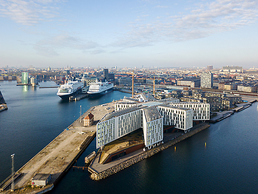 포토 JPG 해외이미지 디자인 문화 건축양식 설계 안테나 파노라마 덴마크 사람없음 건물 도시풍경 사무실 환경 항구 도시 지역 개발 드론 코펜하겐 해외포토 건축물 건축 컨셉 비즈니스 통신 교통시설 촬영기법 북유럽 풍경 파일형식 이미지허브