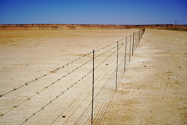 포토 JPG 해외이미지 선 거리 건조 사람없음 울타리 사막 뜨거움 철사 가뭄 해외포토 날씨 담장 파일형식 이미지허브