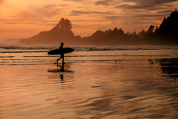포토 JPG 해외이미지 전신 남자 실루엣 바다 휴가 한명 들기 야외 걷기 일몰 서핑보드 서퍼 성인남자한명만 해외포토 1 모션 운동선수 촬영기법 사람 노을 보드_스포츠 남자한명만 성인남자만 파일형식 이미지허브