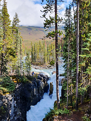 포토 JPG 해외이미지 나무 커플 계절 남자 여행 캐나다 북아메리카 하늘 산 국립공원 사람없음 야외 물 여름 관광지 강 컬러풀 뷰티 여행객 환경 골짜기 폭포 하이킹 흐름 가을 황무지 숲 빙하 산봉우리 명승지 밴프 앨버타 산맥 해외포토 자연요소 식물 공원 컬러 컨셉 관계 자연 레저 아메리카 사람 풍경 봉우리 파일형식 이미지허브
