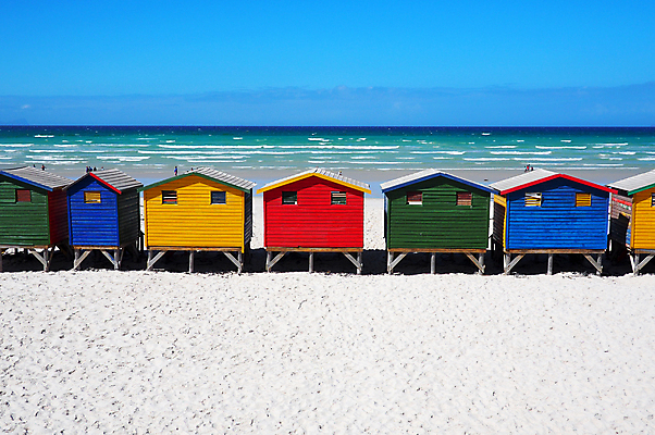 포토 JPG 해외이미지 모래 파도 바다 여행 건축양식 아프리카 하늘 휴가 주택 사람없음 야외 목재 빨간색 초록색 여름 파란색 모래사장 컬러풀 노란색 맑음 방 그리기 주름 오두막 망토 사물함 타운 남쪽 줄서기 해외포토 나무 계절 건축 나라 컬러 재료 모션 날씨 건물 도시 방향 파일형식 이미지허브