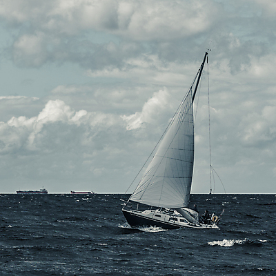 포토 JPG 해외이미지 주간 바다 요트 바람 항해 사람없음 야외 폭풍 발트해 해외포토 자연요소 배_교통 날씨 북유럽 파일형식 이미지허브