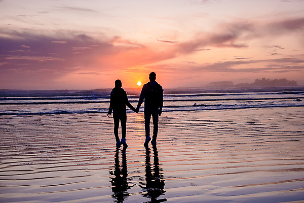 포토 JPG 해외이미지 커플 여자 남자 실루엣 파도 바다 섬 여행 휴가 성인 야외 두명 걷기 일몰 태평양 성인만 해외포토 관계 모션 촬영기법 사람 노을 파일형식 이미지허브