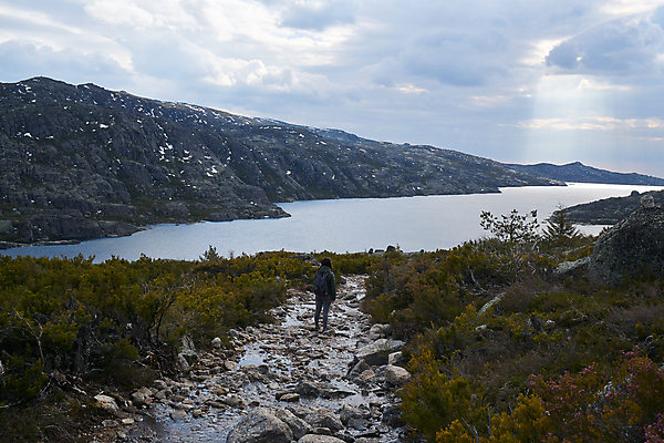 포토 JPG 해외이미지 공원 유럽 별 호수 여행 백그라운드 자연 산 파노라마 사람없음 야외 물 파란색 환경 하이킹 저수지 포르투갈 순수 장면 석호 내추럴 전국 해외포토 자연요소 공공시설 나라 컬러 컨셉 레저 촬영기법 생태계 파일형식 이미지허브