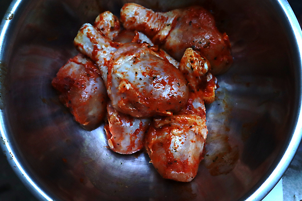 포토 JPG 해외이미지 접시 음식 조각 백그라운드 날개 토마토 오렌지 재료 건강 육류 요리 사람없음 빨간색 초록색 검은색 식사 저녁식사 치킨 튀김 신선 뜨거움 맛 그릴 바비큐 굽기 먹기 허브 향신료 속도 준비 매움 날것 후추 생식 절임 해로움 해외포토 식물 식기 컬러 컨셉 채소 과일 식재료 모션 주방용품 구이 닭고기요리 향미료 파일형식 이미지허브