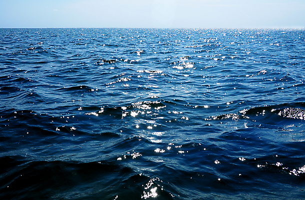 포토 JPG 해외이미지 계절 호수 물결 파도 바다 백그라운드 자연 표면 날씨 추상 사람없음 야외 물 파란색 빛 뷰티 환경 어둠 침묵 흐름 자유 시원함 홍수 질감 장면 내추럴 깊이 무한 해외포토 자연요소 컬러 컨셉 무늬 소리 자연재해 생태계 파일형식 이미지허브