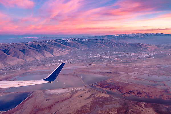 포토 JPG 해외이미지 주간 구름 하늘 풍경 사람없음 야외 일몰 비행기날개 콜로라도 로키산맥 전경 해외포토 자연요소 산 비행기 노을 미국 파일형식 탑뷰 이미지허브