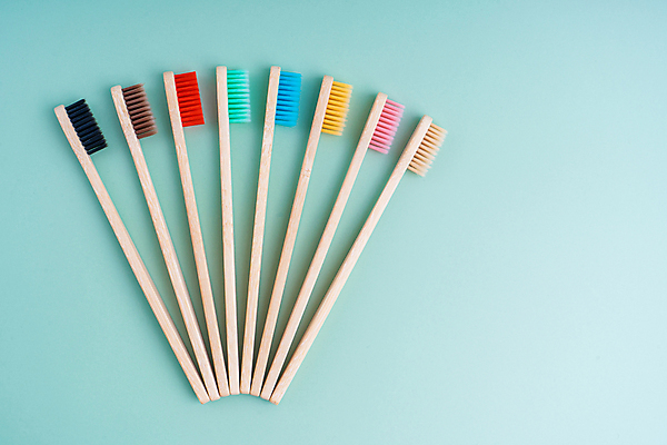 포토 JPG 해외이미지 사람없음 칫솔 오브젝트 에코 친환경 파란배경 일렬 에코라이프 위생관리 친환경제품 카피스페이스 대나무칫솔 다회용품 해외포토 라이프스타일 백그라운드 관리 파란색 위생용품 환경 공백 재활용품 파일형식 이미지허브