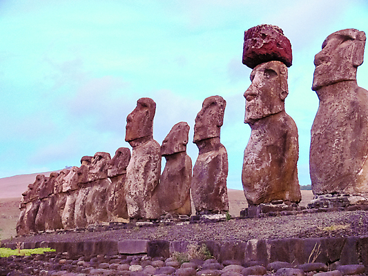 포토 JPG 해외이미지 공원 종교 문화 조각 섬 여행 하늘 부활절 사람없음 야외 스터디 세계 조각상 에너지 역사 신비 심볼 태평양 멀리 칠레 목각 천연기념물 고고학 복원 회복 해외포토 공공시설 교육 기념일 바다 컨셉 학습 조형물 남아메리카 파일형식 이미지허브