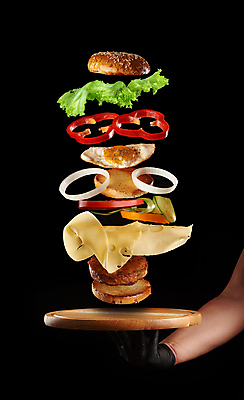포토 JPG 해외이미지 손 토마토 재료 검은배경 양파 치즈 파프리카 실내 신체부위 햄버거 던지기 계란프라이 피클 패티 나무쟁반 햄버거빵 흩어짐 해외포토 빵 백그라운드 컨셉 채소 모션 유제품 패스트푸드 쟁반 사람 내부 목재 검은색 계란요리 절임 파일형식 이미지허브