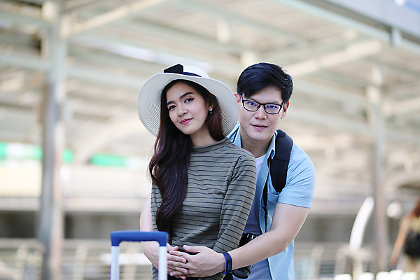 포토 JPG 해외이미지 학생 커플 여행 지도 가이드 관계 포옹 남편 함께함 항해 웃음 인종 두명 가로 친구 독서 화목 우정 신혼여행 탐험 가리킴 아내 그룹 유머 유혹 은퇴 검색 만족 흥분 열정 커뮤니티 다인종 히스패닉 적재 발견 유흥 해외포토 직업 감정 결혼 컨셉 배_교통 안기 표정 사람 손짓 파일형식 이미지허브