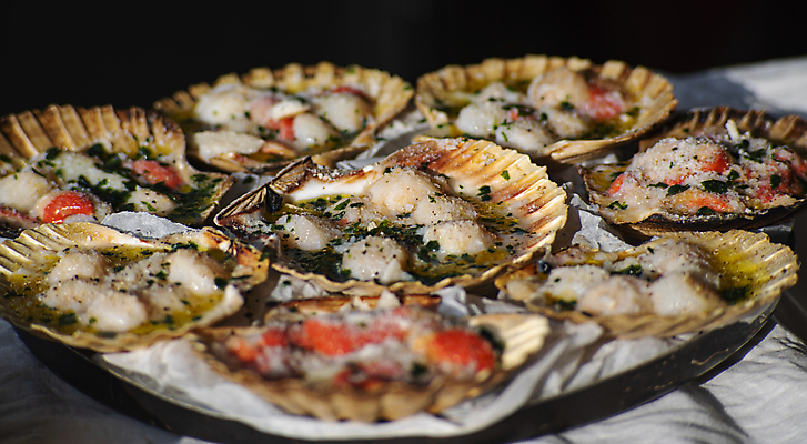 포토 JPG 해외이미지 조개 실내 사람없음 소프트포커스 가리비 조개구이 가리비구이 해외포토 어패류 촬영기법 내부 구이 파일형식 이미지허브