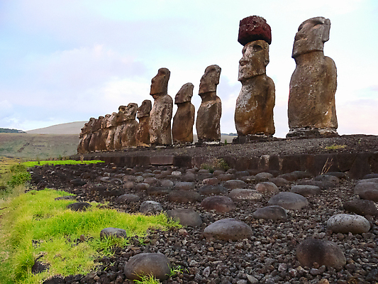 포토 JPG 해외이미지 공원 종교 문화 조각 섬 여행 하늘 부활절 사람없음 야외 세계 조각상 머리 일출 골동품 죽음 역사 보호 신비 경계 태평양 질서 폴리네시아 칠레 목각 천연기념물 복원 해외포토 공공시설 기념일 바다 컨셉 신체부위 조형물 노을 예절 남아메리카 오세아니아 파일형식 이미지허브