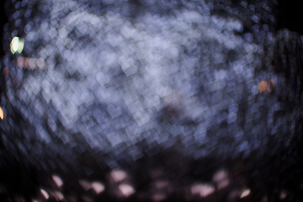 포토 JPG 해외이미지 모양 디자인 백그라운드 크리스마스 벽지 추상 휴가 거리 발렌타인데이 사랑 사람없음 장식 파란색 빛 컬러풀 보라색 검은색 어둠 하트 마음 램프 축하 도시 고속도로 야간 소프트포커스 심볼 사인 보케 빛망울 블러 많음 해외포토 자연요소 기념일 감정 도로 컬러 컨셉 무늬 데이이벤트 조명 촬영기법 파일형식 이미지허브