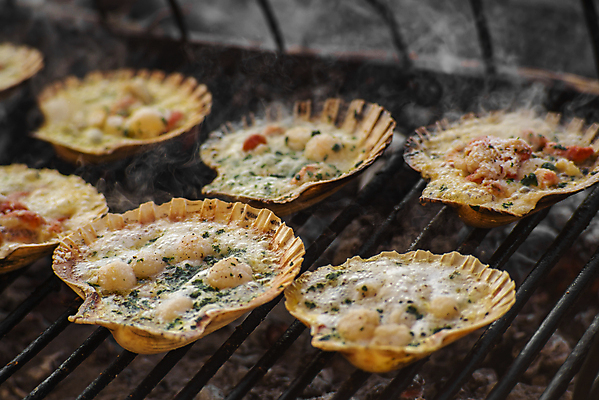 포토 JPG 해외이미지 조개 실내 사람없음 아웃포커스 그릴 굽기 가리비 조개구이 가리비구이 해외포토 주방용품 어패류 촬영기법 내부 구이 파일형식 이미지허브