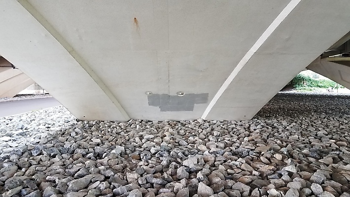 포토 JPG 해외이미지 도로 거리 사람없음 야외 페인트 회색 기둥 그리기 시멘트 지원 콘크리트 해외포토 건축 길 컬러 교통시설 모션 파일형식 이미지허브