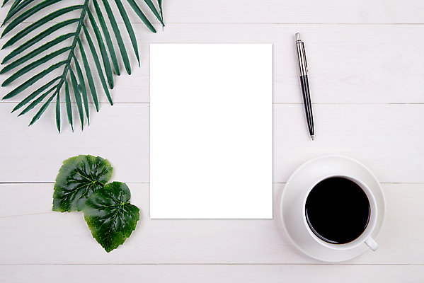 포토 JPG 해외이미지 종이 커피 탁자 프레임 사람없음 컵 펜 책상 흰배경 목업 해외포토 식기 음료 가구 백그라운드 필기구 흰색 파일형식 이미지허브