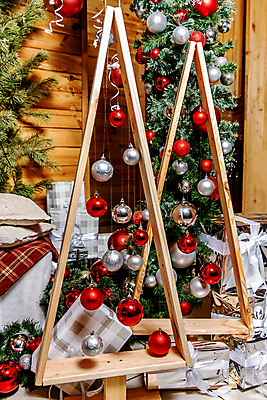 포토 JPG 해외이미지 나무 전통 계절 행복 백그라운드 크리스마스 겨울 패턴 공 자연 탁자 휴가 불꽃 전등 새로움 주택 선물 사람없음 야외 목재 장식 빨간색 초록색 빛 상자 정원 축제 방 나뭇가지 신선 소나무 신용카드 황금 우아함 숲 12월 연도 묘사 질감 상록수 그런지 노엘 가문비나무 해외포토 식물 기념일 감정 컬러 가구 컨셉 무늬 재료 불 조명 건물 금융 날짜 생태계 파일형식 이미지허브