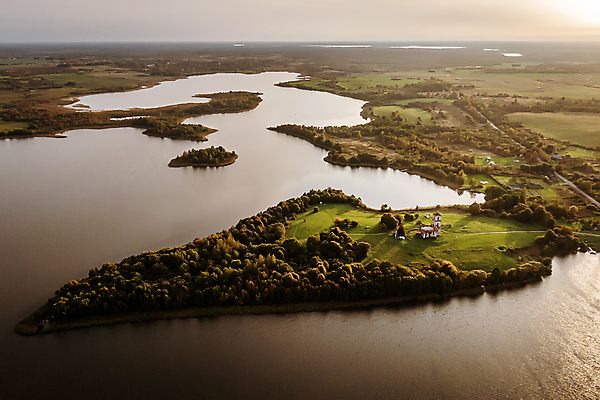 포토 JPG 해외이미지 호수 섬 백그라운드 자연 하늘 사람없음 야외 초록색 태양 교회 일몰 시골 역사 저녁 언덕 아일랜드 드론 벨로루시 옛날 해외포토 자연요소 유럽 컬러 종교건축 건물 노을 야간 생태계 파일형식 이미지허브