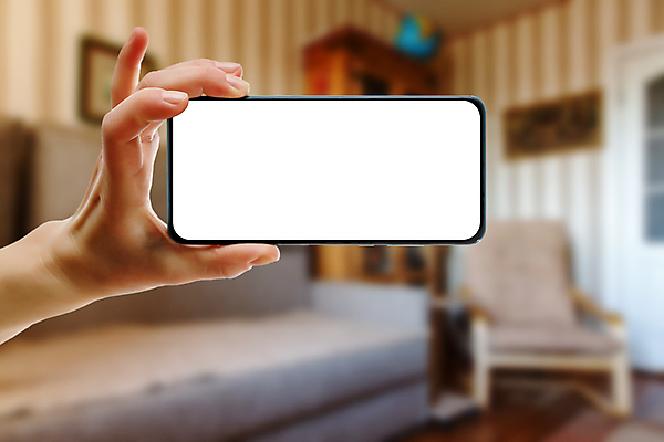 포토 JPG 해외이미지 손 백그라운드 컨셉 모바일 주택 세포 실내 사람 사람없음 스마트폰 핸드폰 카메라 스크린 텔레비전 공백 방 게임 흰색 관찰 잡기 닫기 전화기 스마트 시스템 온라인 동영상 거짓 소셜 제어 목업 카피스페이스 해외포토 컬러 모션 놀이 내부 건물 신체부위 전자제품 스마트기기 파일형식 이미지허브