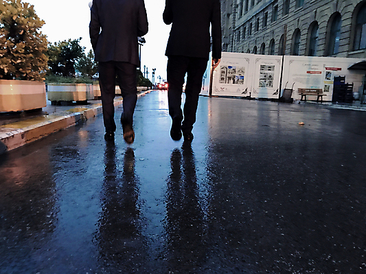 포토 JPG 해외이미지 라이프스타일 남자 유럽 아시아 바다 로우앵글 모션 날씨 거리 사람 성인 사람없음 야외 빨간색 친구 여행객 걷기 어둠 젖음 추위 도시 보행자 횡단보도 도심 소프트포커스 오솔길 교차로 시티라이프 해외포토 나라 길 뷰포인트 컬러 관계 촬영기법 생활 보행로 파일형식 이미지허브