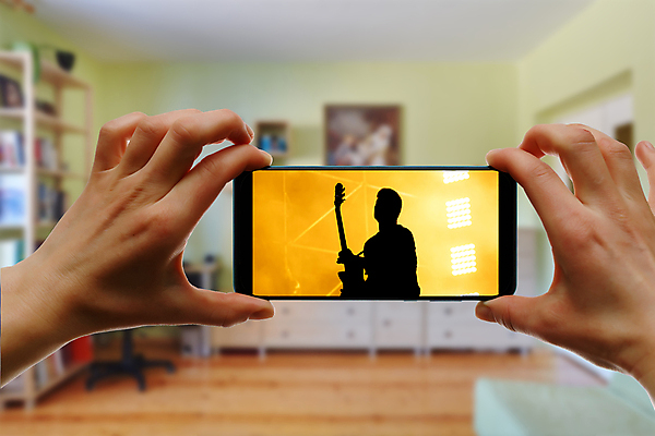 포토 JPG 해외이미지 음악 파도 인터넷 노래 놀이 수업 주택 직장 사람 이벤트 사람없음 스마트폰 컴퓨터 파티 주방 스크린 검은색 텔레비전 웹 콘서트 흐름 가수 기타 관찰 시간 개울 플랫 강의 영화 어깨 오디오 방송 질서 기타리스트 온라인 동영상 넘어짐 진짜 프로그램 생존 해외포토 교육 바다 컬러 컨셉 회사 모션 현악기 문화예술 건물 신체부위 전자제품 핸드폰 스마트기기 강 공연 연주자 음악가 예절 파일형식 이미지허브