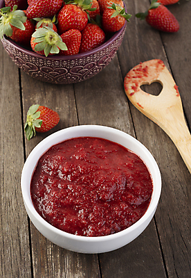 포토 JPG 해외이미지 열매 음식 백그라운드 잎 농업 다이어트 채소 과일 재료 자연 탁자 딸기 디저트 건강 사람없음 목재 빨간색 초록색 숟가락 신선 그룹 사발 달콤 맛 잼 설탕 먹기 유기농 날것 젤리 내추럴 채식주의자 핸드메이드 해외포토 나무 식물 웰빙 산업 컬러 가구 컨셉 모션 수저 사기그릇 소스_음식 생태계 채식 파일형식 이미지허브