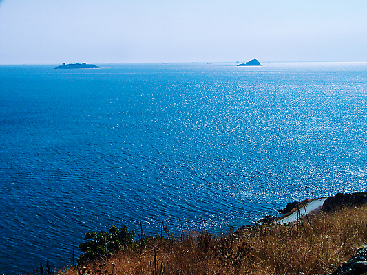 포토 JPG 해외이미지 나무 라이프스타일 호수 파도 바다 섬 여행 교통시설 자연 하늘 바람 휴가 휴식 취미 사람없음 야외 물 파란색 관광지 빛 햇빛 태양 반사 고요 황혼 자유 흰색 갸우뚱 수평선 해외포토 자연요소 식물 컬러 교통 컨셉 모션 날씨 생활 일몰 시설 생태계 파일형식 이미지허브