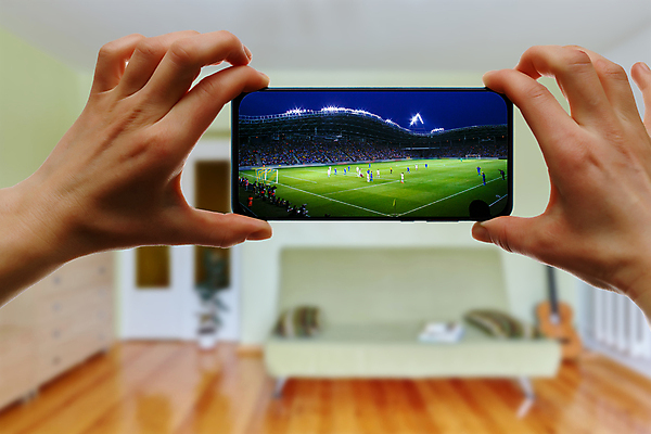 포토 JPG 해외이미지 손 남자 스포츠 모바일 주택 세포 사람 앉기 경기 사람없음 내부 스마트폰 핸드폰 스크린 축구 텔레비전 경기장 방 게임 관찰 네트워크 부채 개울 그룹 어플리케이션 저녁 손목시계 방송 멀리 온라인 리빙 동영상 무료 채널 생존 해외포토 시계 장신구 스포츠시설 모션 놀이 건물 신체부위 전자제품 스마트기기 강 구기 야간 파일형식 이미지허브