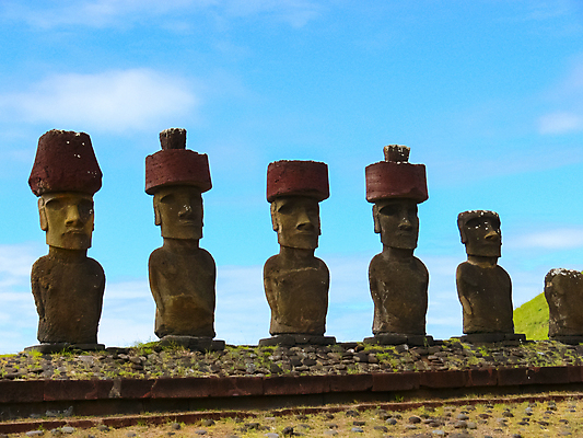 포토 JPG 해외이미지 공원 종교 문화 조각 섬 여행 하늘 부활절 사람없음 야외 세계 조각상 일출 바위 죽음 역사 신비 언덕 긍정 태평양 칠레 목각 천연기념물 복원 제단 해외포토 공공시설 기념일 바다 컨셉 조형물 노을 돌_바위 남아메리카 파일형식 이미지허브