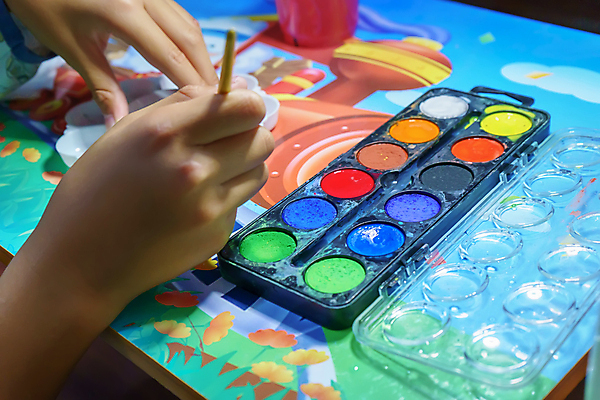 포토 JPG 해외이미지 손 들기 신체부위 물감 미술도구 그리기 해외포토 모션 사람 오브젝트 파일형식 이미지허브