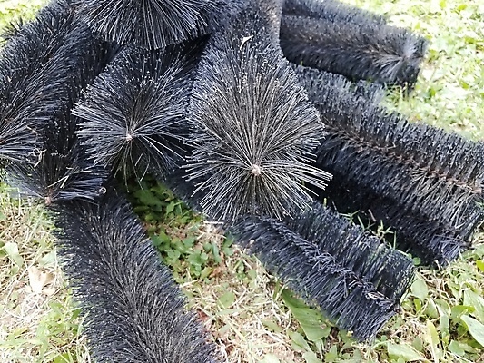 포토 JPG 해외이미지 잔디 사람없음 야외 초록색 쌓기 검은색 못 청소 언덕 날카로움 스파이크 유지 해외포토 식물 컬러 모션 공구 파일형식 이미지허브