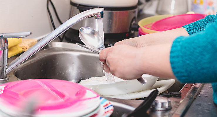 포토 JPG 해외이미지 접시 여자 사람 성인 사람없음 컵 주방 숟가락 잡기 해외포토 식기 모션 수저 파일형식 이미지허브
