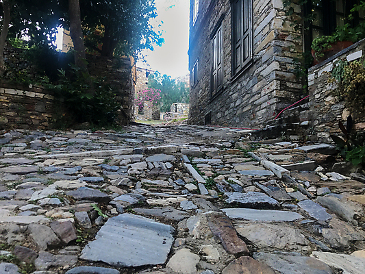 포토 JPG 해외이미지 남자 유럽 아시아 로우앵글 모션 거리 성인 사람없음 야외 빨간색 여행객 걷기 추위 조약돌 도시 보행자 횡단보도 도심 소프트포커스 오솔길 교차로 시티라이프 타운 명승지 옛날 해외포토 라이프스타일 나라 길 뷰포인트 컬러 촬영기법 사람 풍경 돌_바위 보행로 파일형식 이미지허브