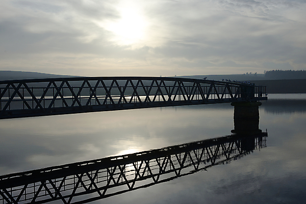 포토 JPG 해외이미지 구름 계절 실루엣 산업 호수 물결 백그라운드 단풍 갈매기 조류 하늘 풍경 사람없음 물 반짝임 태양 반사 금속 일몰 거울 장비 가을 시골 저수지 저녁 숲 방파제 대칭 철강 파스텔톤 해외포토 자연요소 동물 공공시설 컬러 잎 모션 재질 촬영기법 노을 야간 파일형식 이미지허브