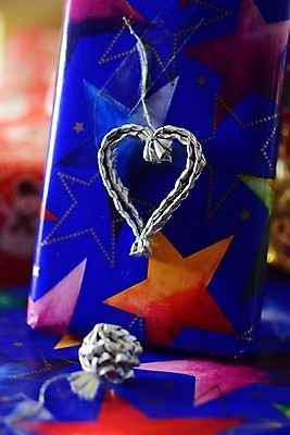 포토 JPG 해외이미지 크리스마스 휴가 기념 선물 사람없음 장식 빨간색 파란색 컬러풀 기쁨 하트 축하 은색 해외포토 모양 기념일 감정 컬러 컨셉 파일형식 이미지허브